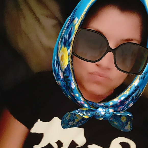 Meet your Posher, Lisa - Picture 2 of 4